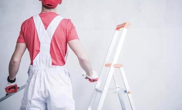 Szpachlowanie i gładzenie ścian — ręcznie czy maszynowo?