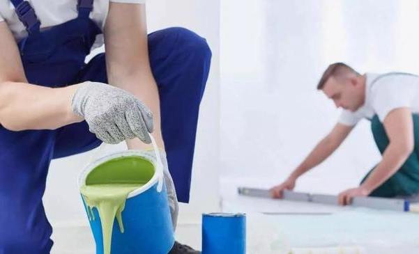 Narzędzia malarskie, czyli w co wyposażyć się przed malowaniem mieszkania?